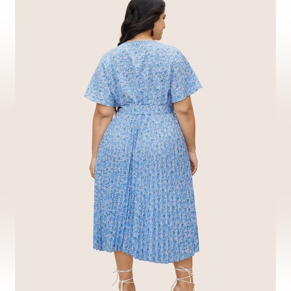 BloomChic Plus Size 2XL Ditsy Floral Overlapping Pleated Belted Dress us18-20 - Picture 2 of 7